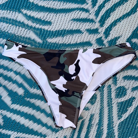 3 for $15🚨 NWOT Bandeau Camo Bikini - Picture 4 of 4